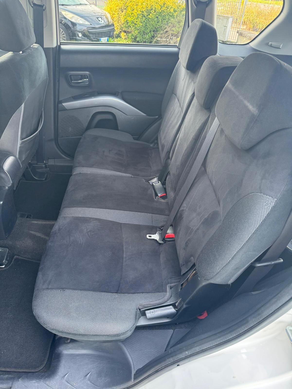 Mitsubishi Outlander 2.0 DI-D Instyle 7 p.ti DPF