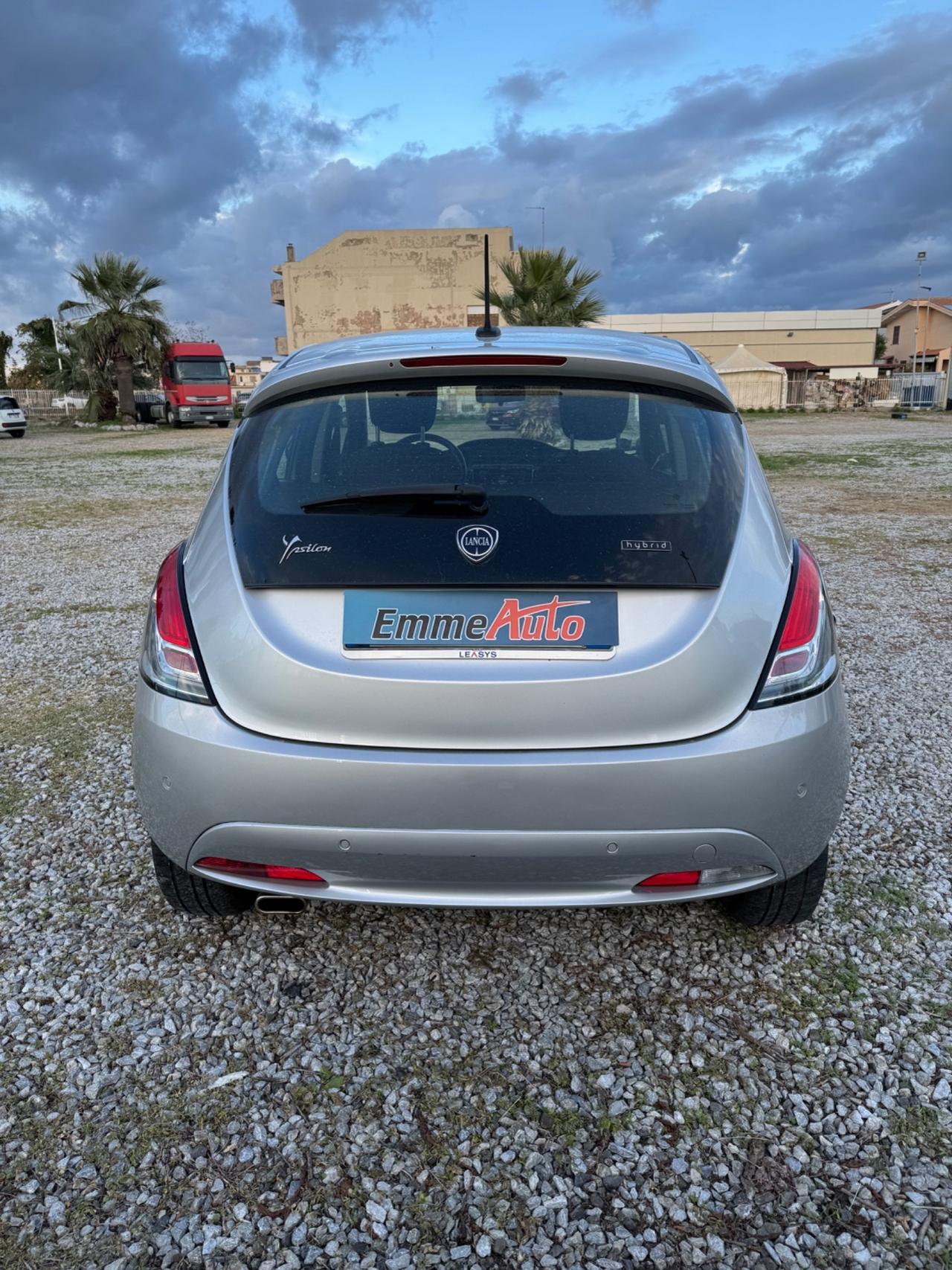 Lancia Ypsilon 1.0 FireFly 5 porte S&S Hybrid Ecochic Gold