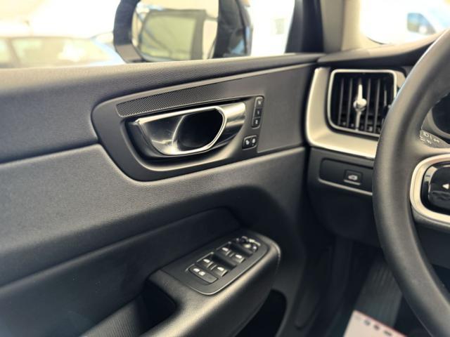VOLVO XC60 B4 (d) 197cv Plus Dark Geartronic N1 Autocarro
