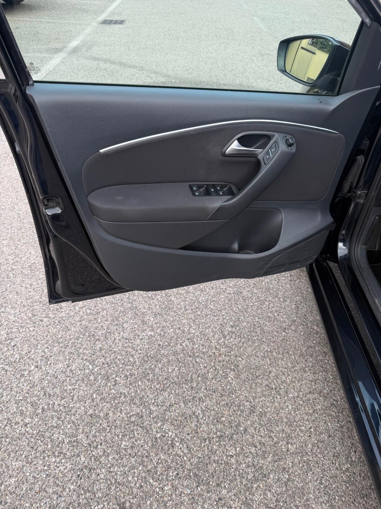 Volkswagen Polo 1.4 tdi - NEOPATENTATI - 12 MESI DI GARANZIA -