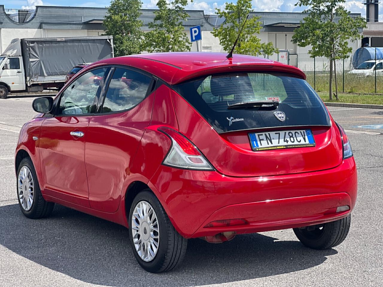 Lancia Ypsilon 1.2 69 CV 5 porte Silver