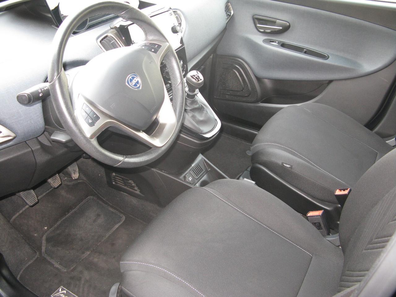 Lancia Ypsilon 1.0 FireFly 5 porte S&S Hybrid Ecochic Gold