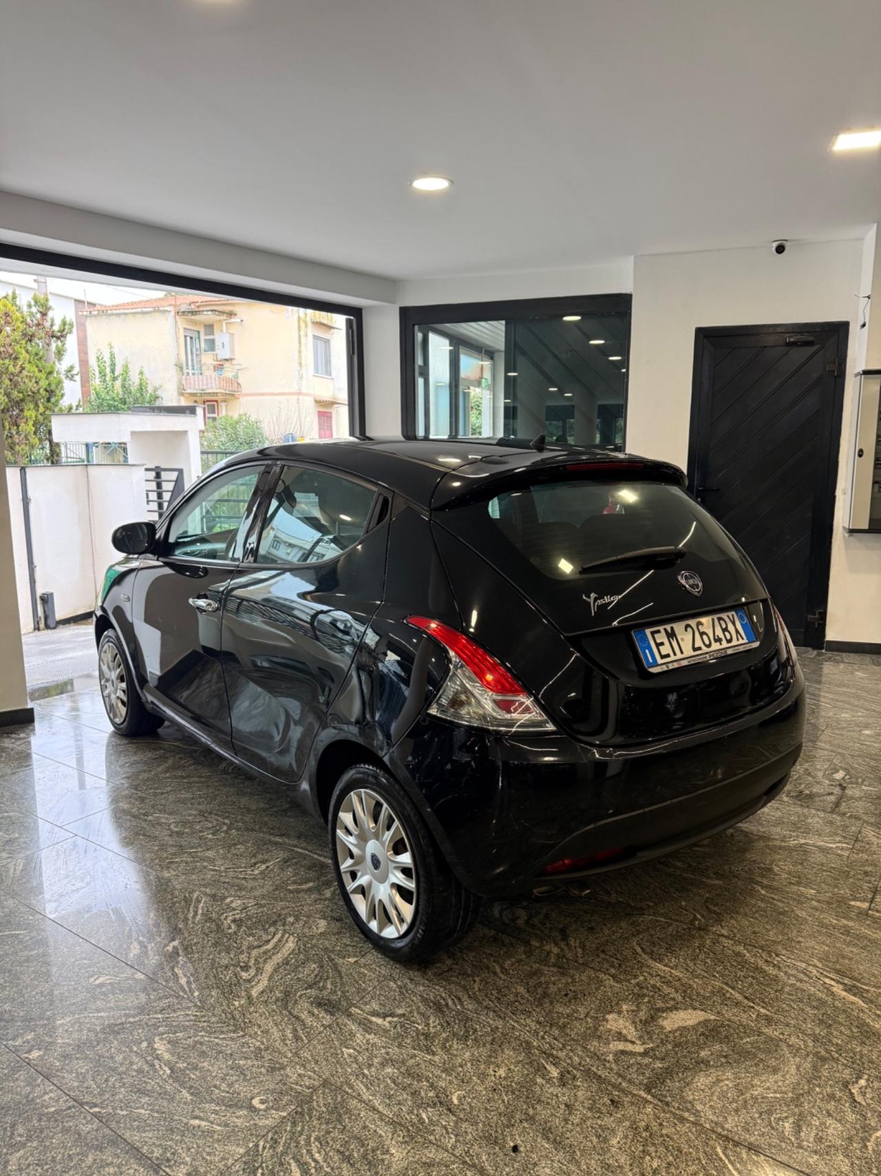 Lancia Ypsilon 1.3 MJT 16V 95 CV 5 porte S&S Silver