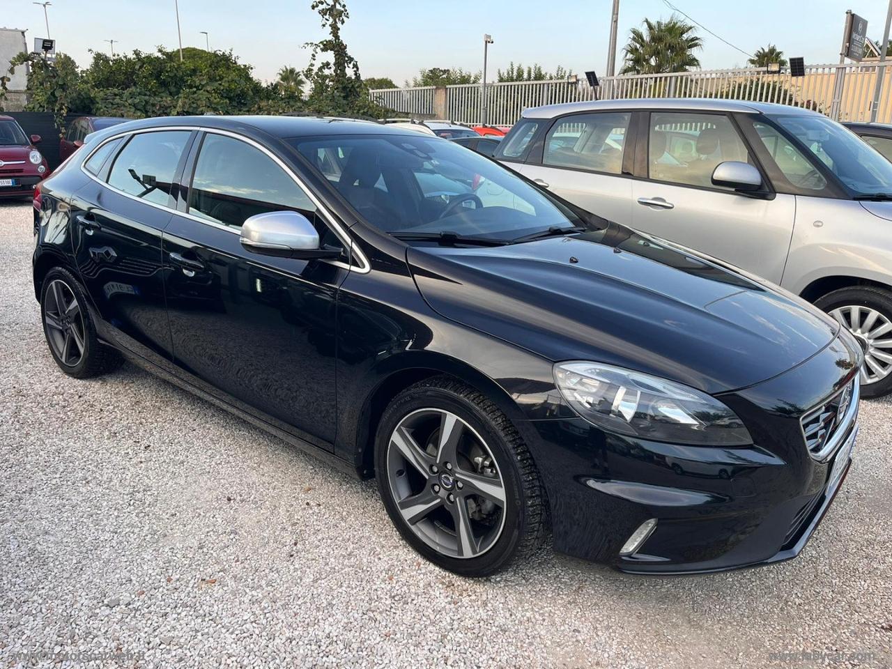 VOLVO V40 D2 1.6 R-design Momentum