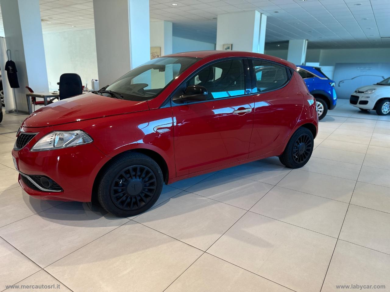 LANCIA Ypsilon 1.0 FireFly 5p S&S Hybrid Silver