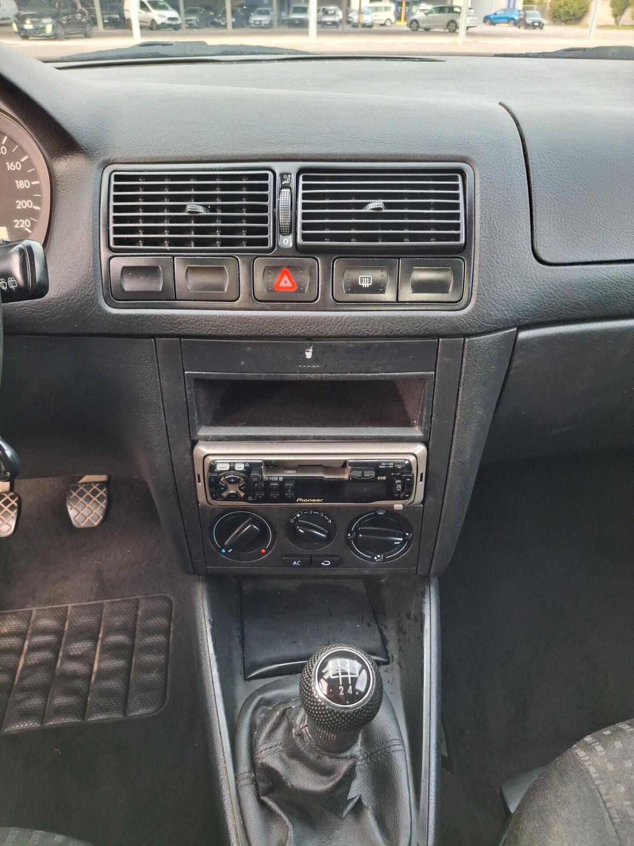 Volkswagen Golf 1.4 BENZINA-SOLO 81mila KM.