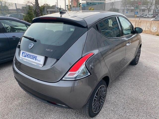 Lancia Ypsilon 1.0 FireFly 5 porte S&S Hybrid Silver Plus