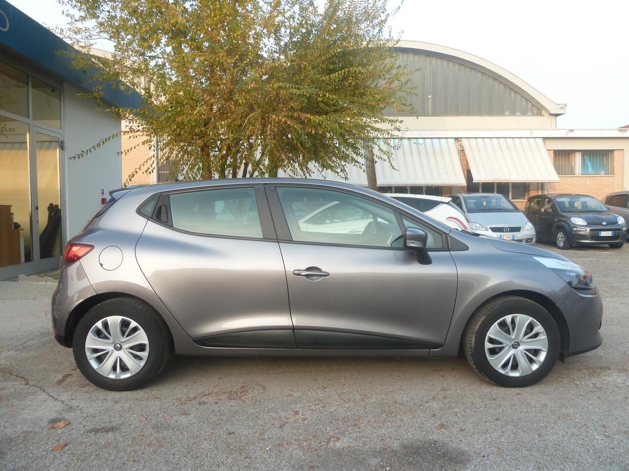 Renault Clio 1.2 75 CV 5 porte Ok Neopatentati