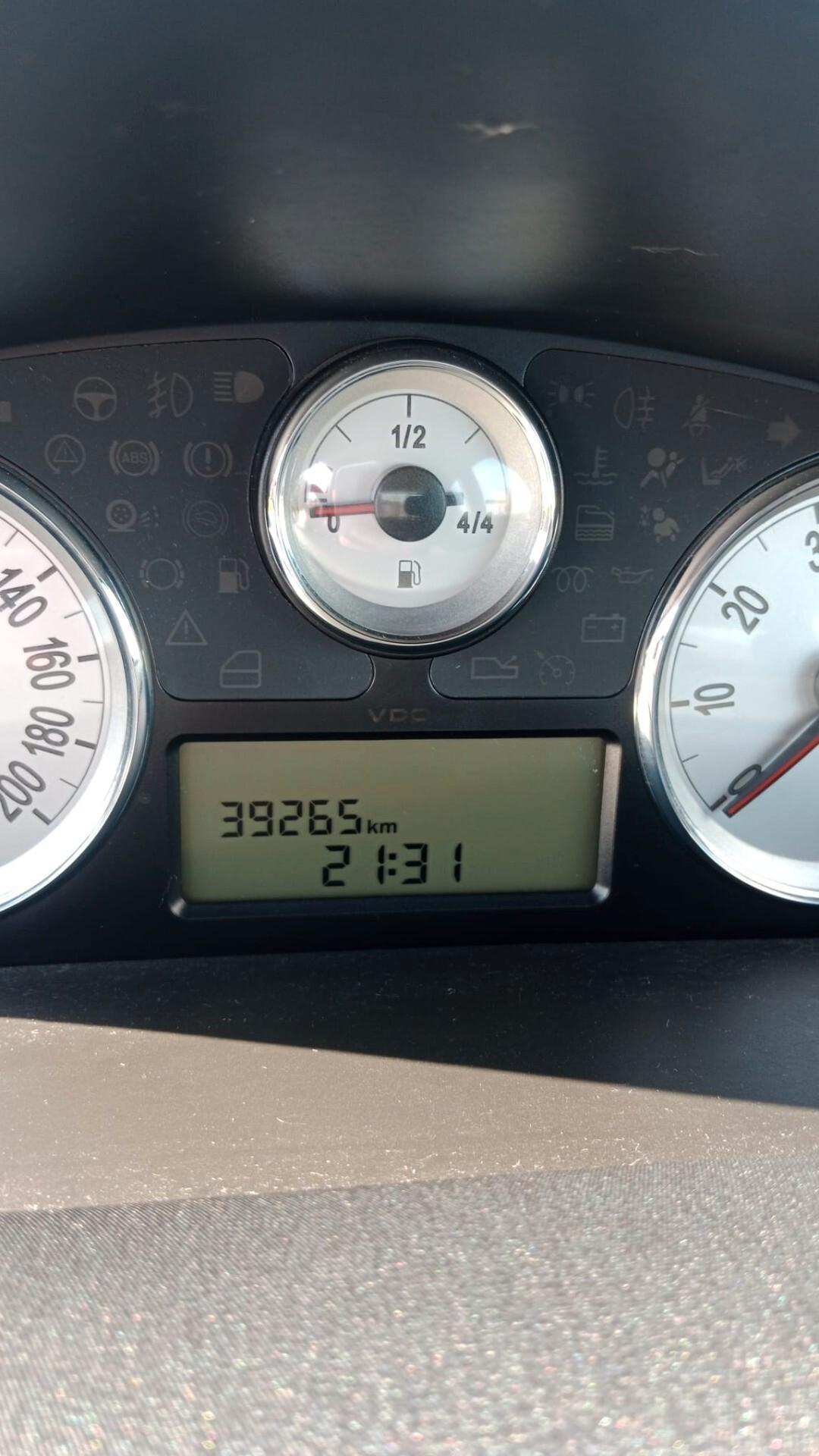 Lancia Ypsilon 1.4 16V bicolore argento e nera