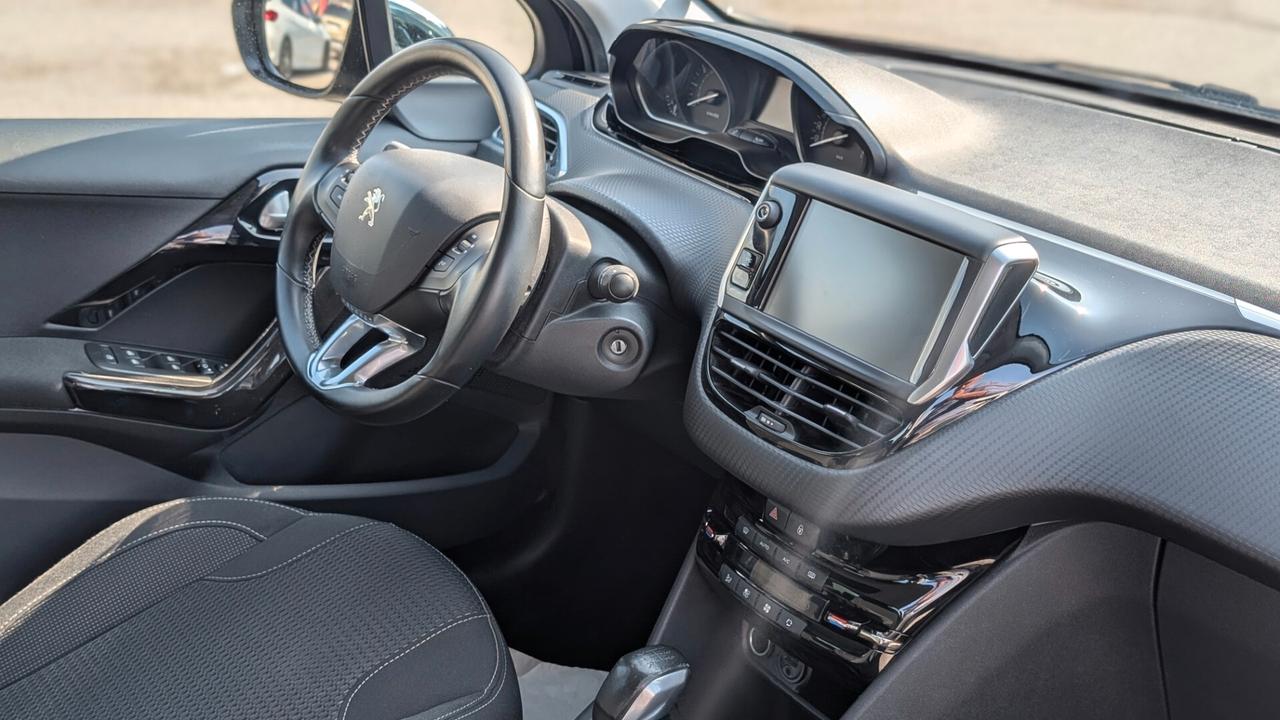 Peugeot 208 PureTech 82 5 porte Allure