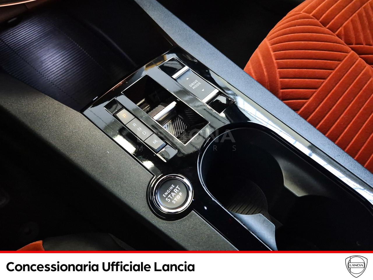 Lancia Ypsilon 1.2 mhev edizione cassina e-dct