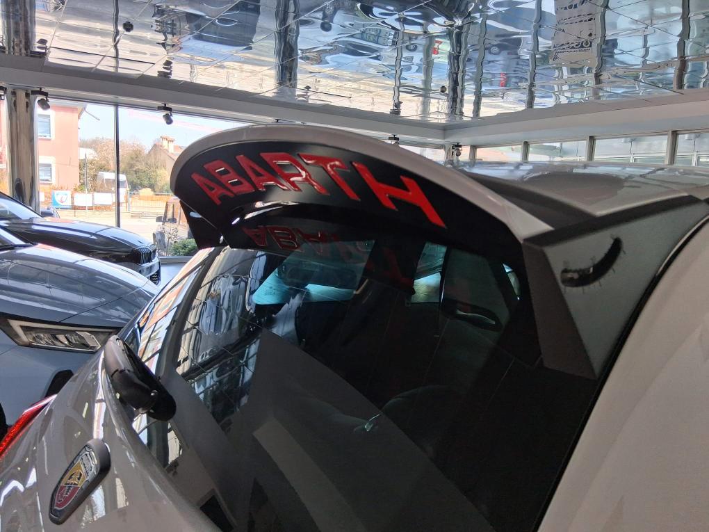 ABARTH 695 1.4 TURBO T-JET ESSEESSE 180 CV