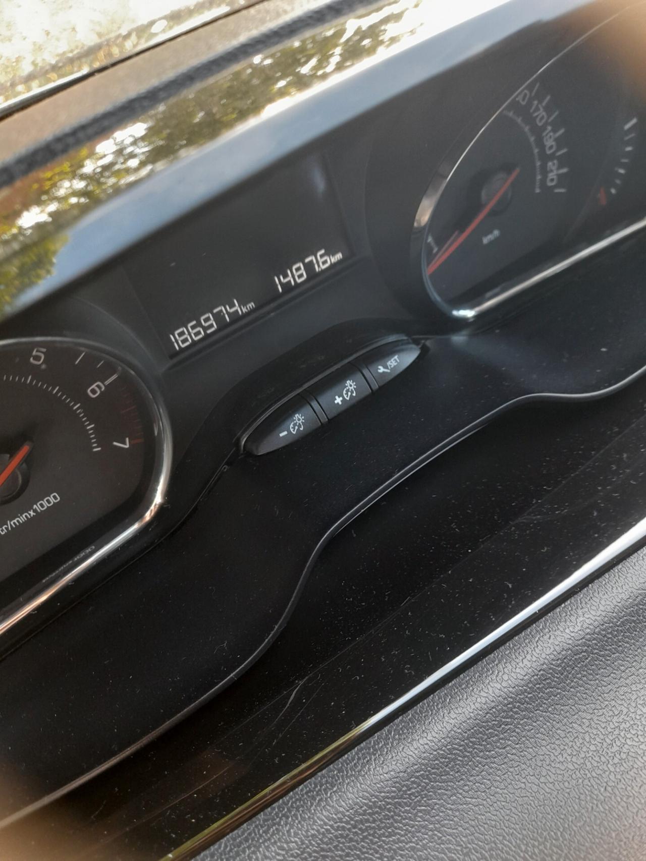Peugeot 208 1.0 68 CV 5 porte