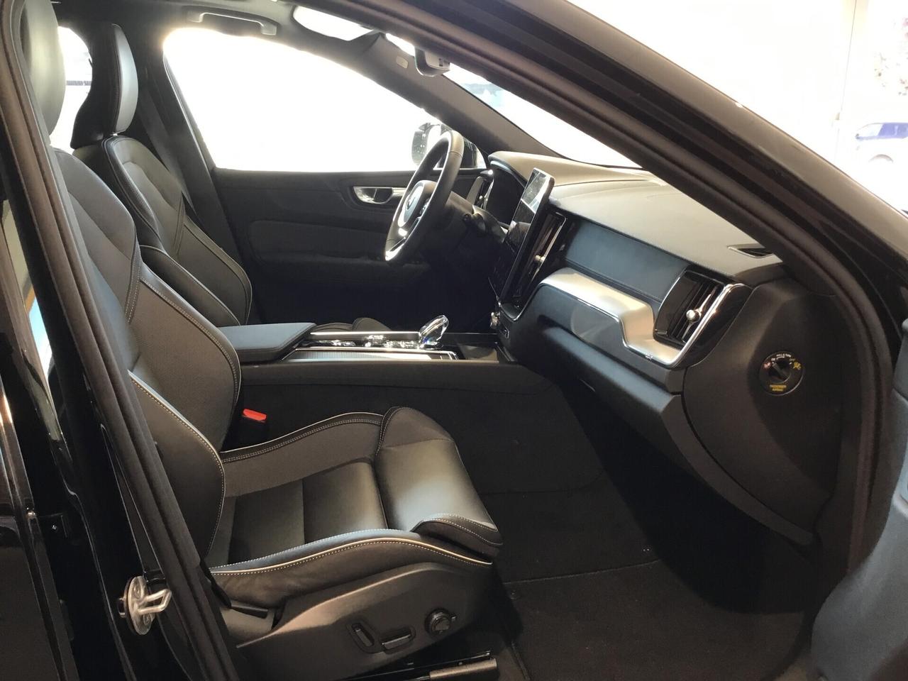 Volvo XC60 T6 Plug-in hybrid PHEV AWD Ultra Black Edition