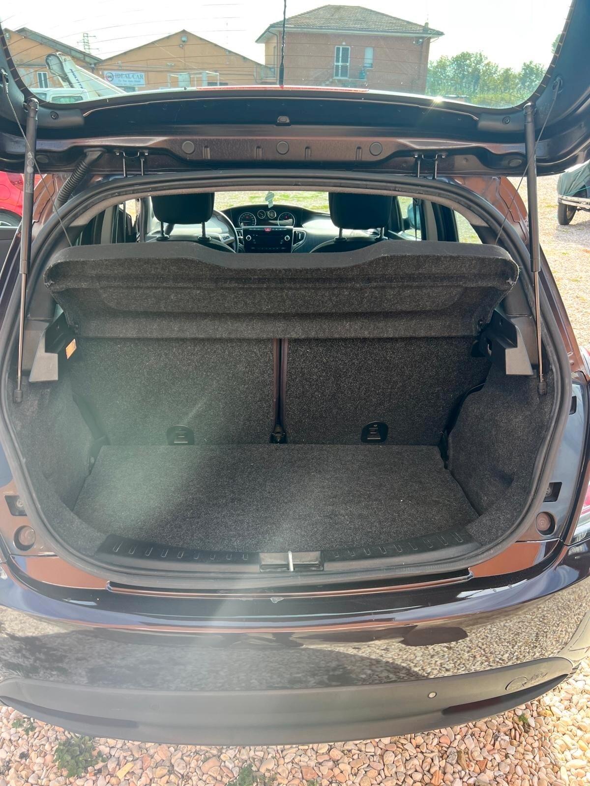 Lancia Ypsilon 0.9 TwinAir 85 CV 5 porte Metano Ecochic Gold