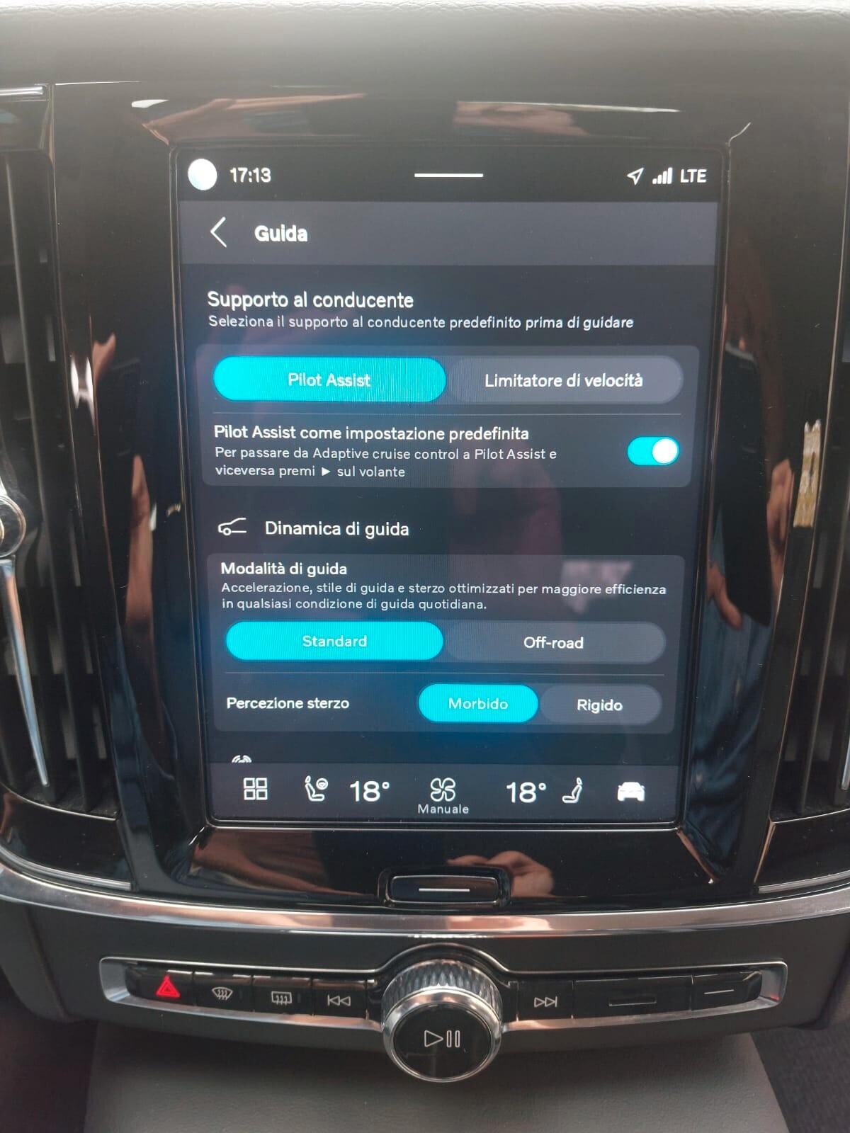 Volvo V90 Cross Country B4 (d) AWD Business Plus Auto