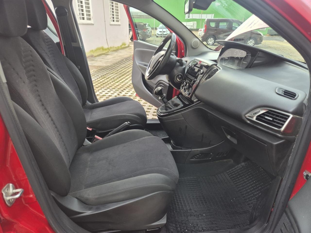 Lancia Ypsilon 0.9 TwinAir 85 CV 5 porte Metano Ecochic Gold