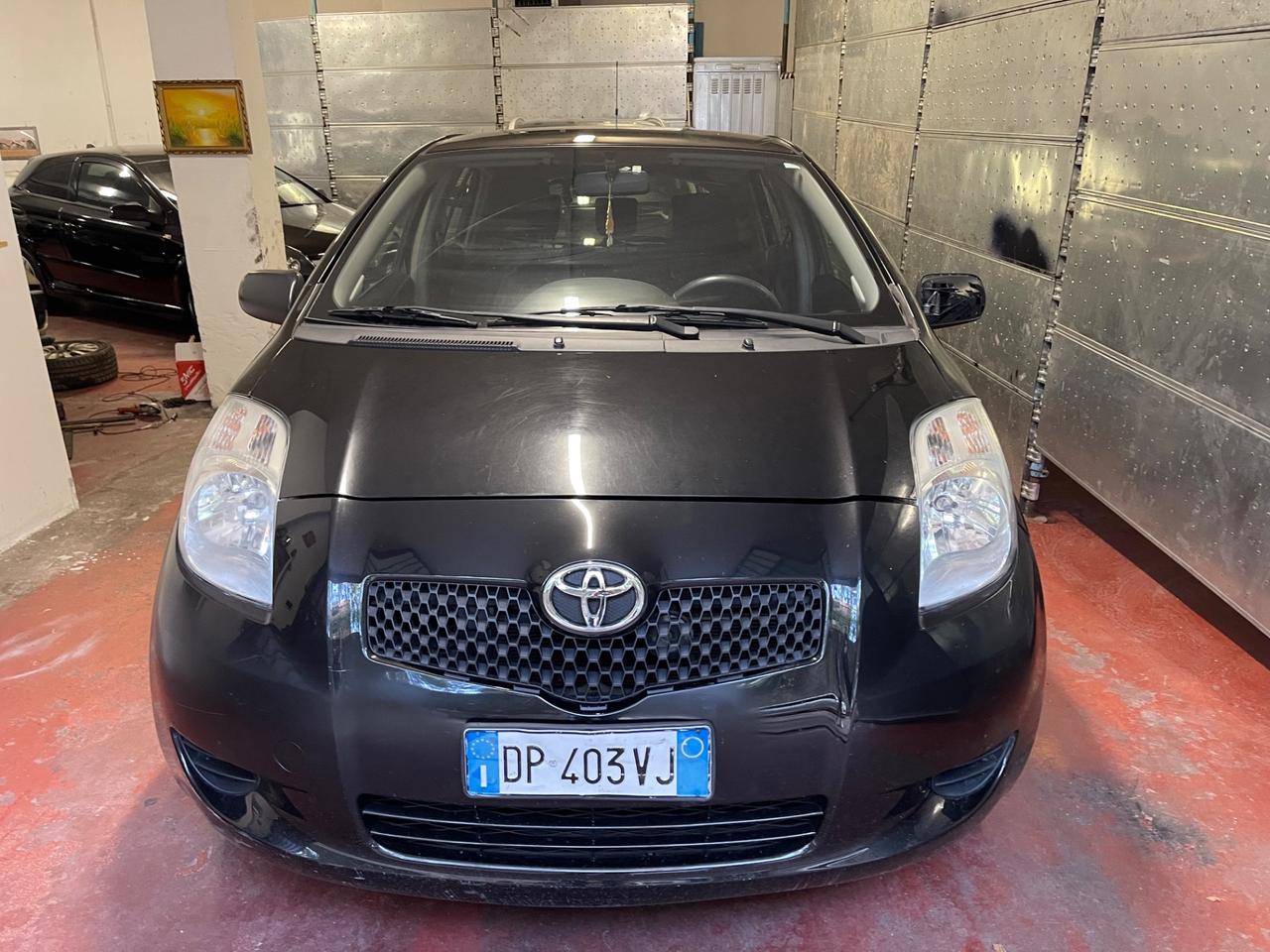 Toyota Yaris 1.0 5 porte