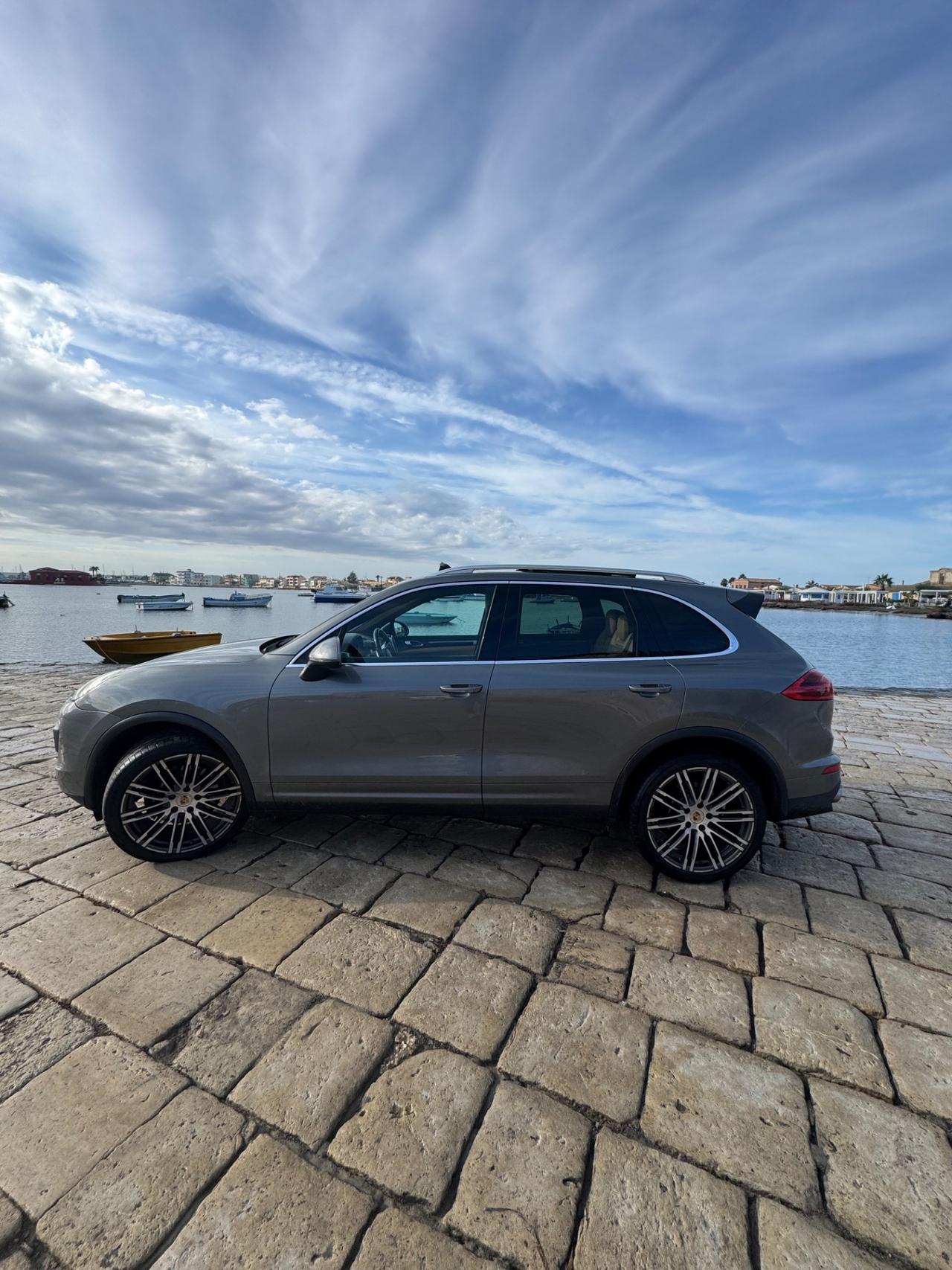 Porsche Cayenne Platinum edition