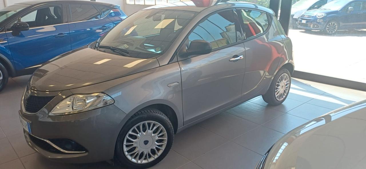 Lancia Ypsilon 1.2 69 CV 5 porte Silver