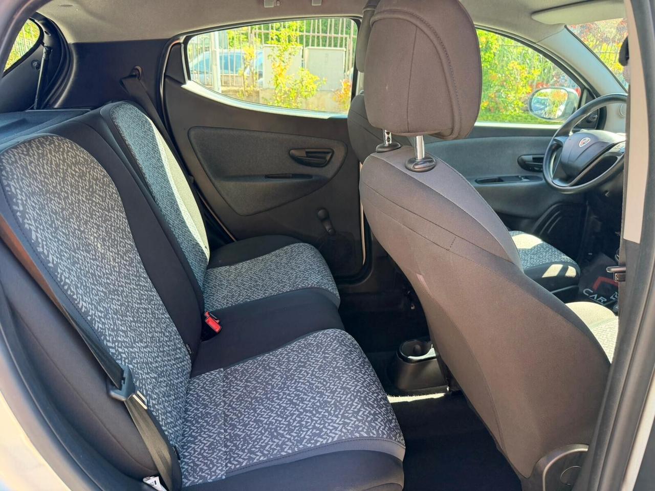 Lancia Ypsilon 1.0 FireFly 5 porte S&S Hybrid Ecochic Silver