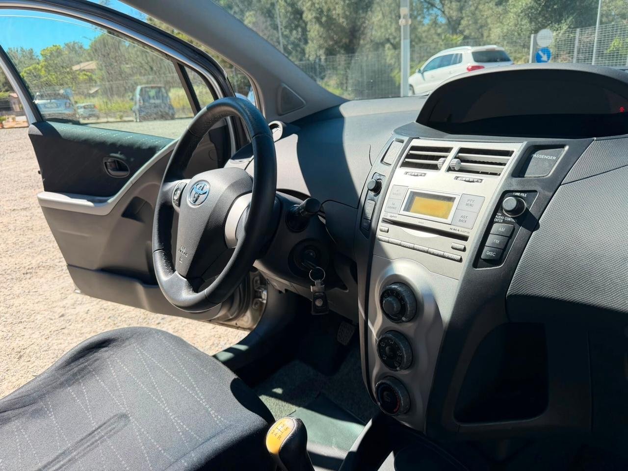 Toyota Yaris 1.0 5 porte Sol