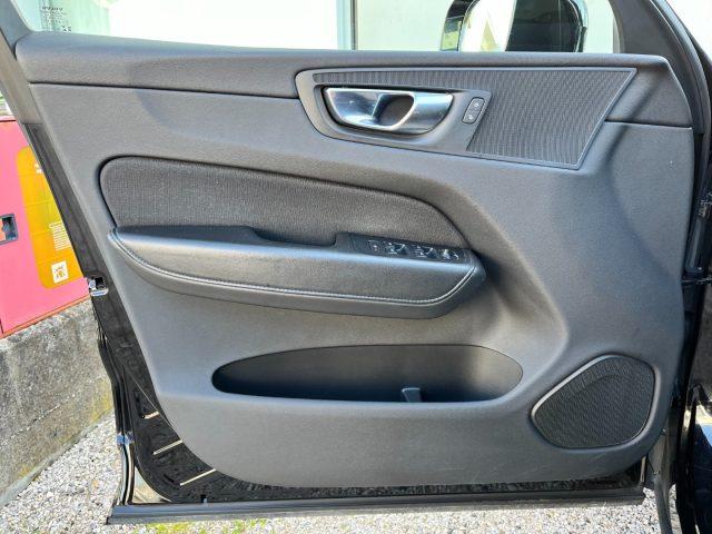 VOLVO XC60 B4 (d) AWD Geartronic Momentum Pro
