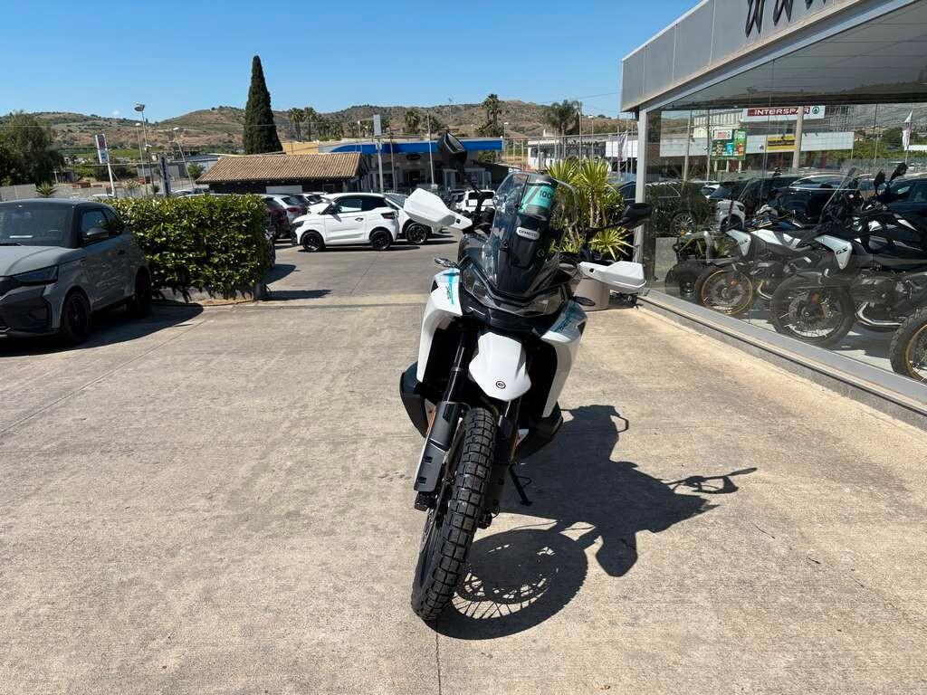 Cf Moto MT 1000X KM0 Tua a solo 92 Euro al mese