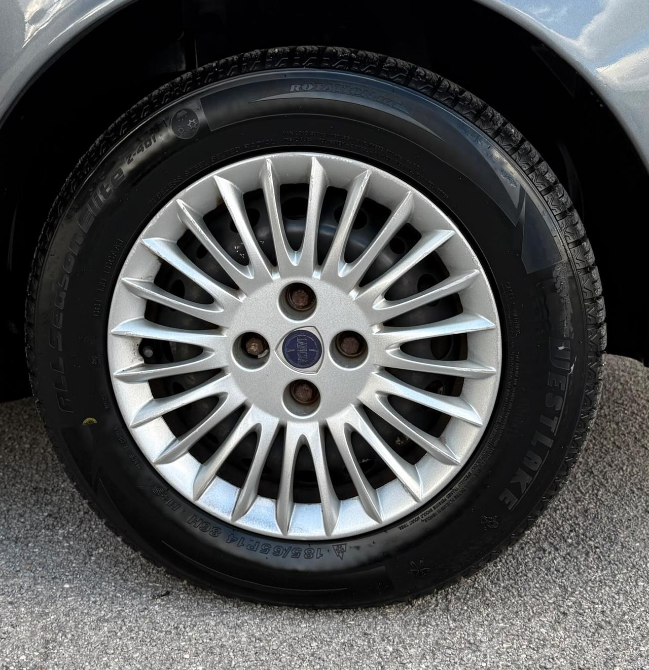 Lancia Ypsilon 1.3 MJT 75 CV Argento