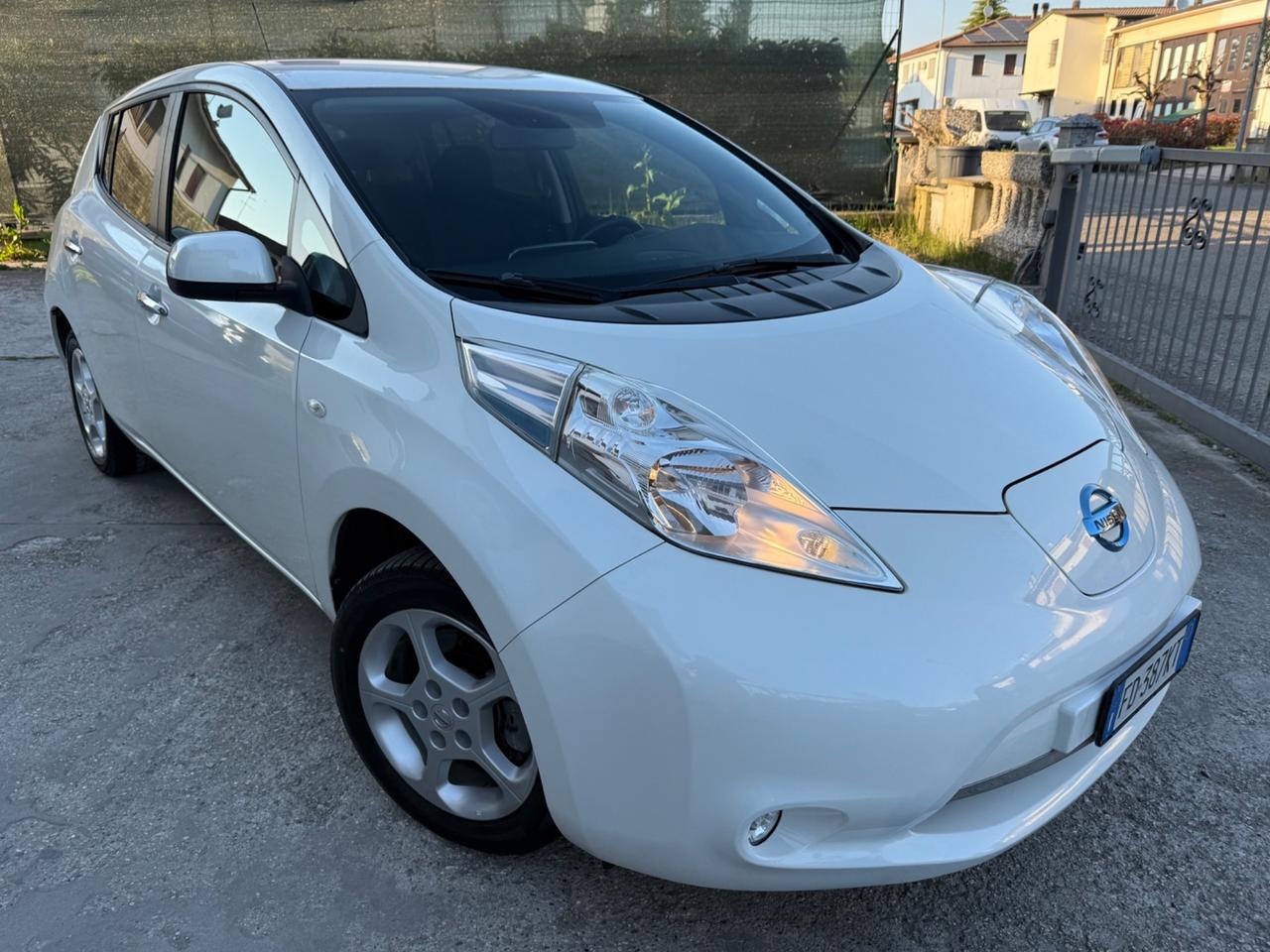 Nissan Leaf Tekna 30KWh Solar pack Spoiler 2016