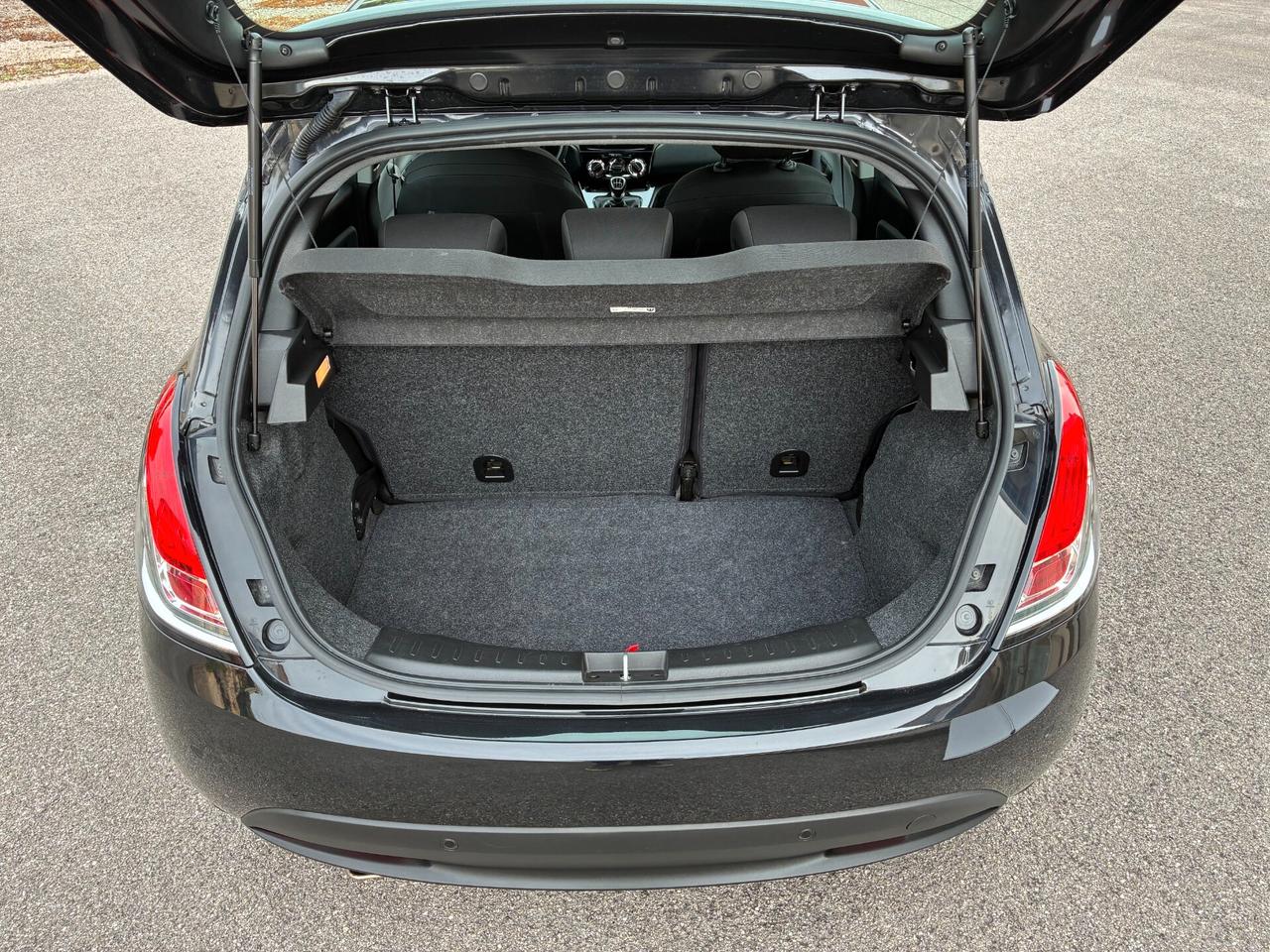Lancia Ypsilon 1.0 FireFly 5 porte S&S Hybrid Gold