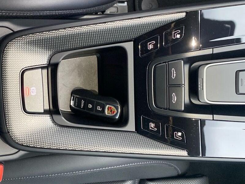 Porsche 911 911 Targa 4 GTS 541 CV (992.2)