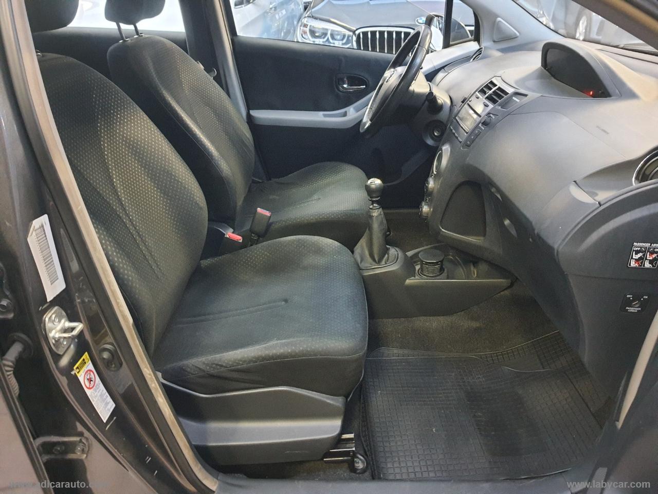 TOYOTA Yaris 1.3 5p. Sol