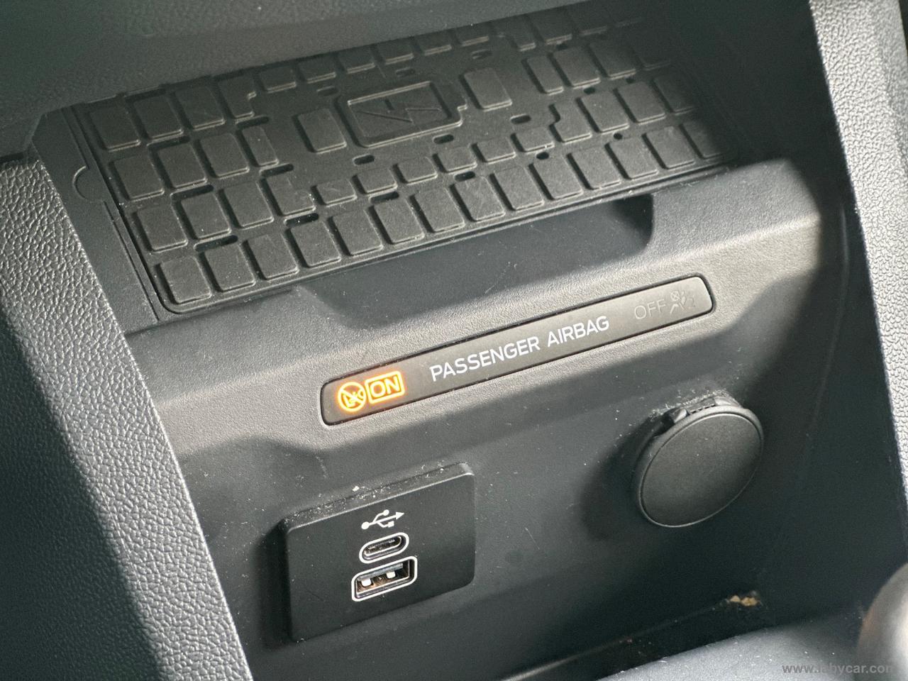 FORD Tourneo Courier 1.0 EcoBoost Titanium