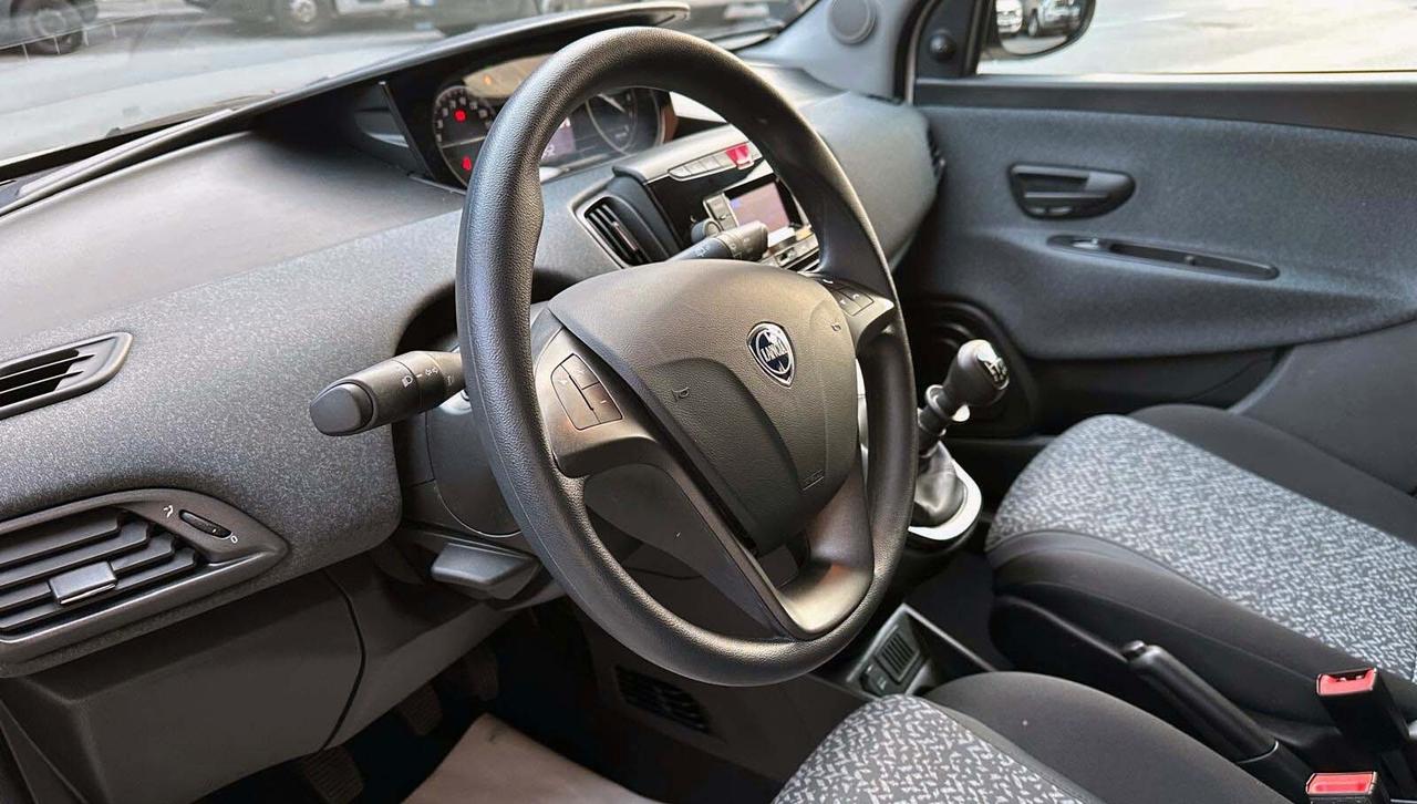 Lancia Ypsilon 1.0 FireFly S&S Hybrid Ecochic Silver Unico Proprietario Adatta Neo Patentati
