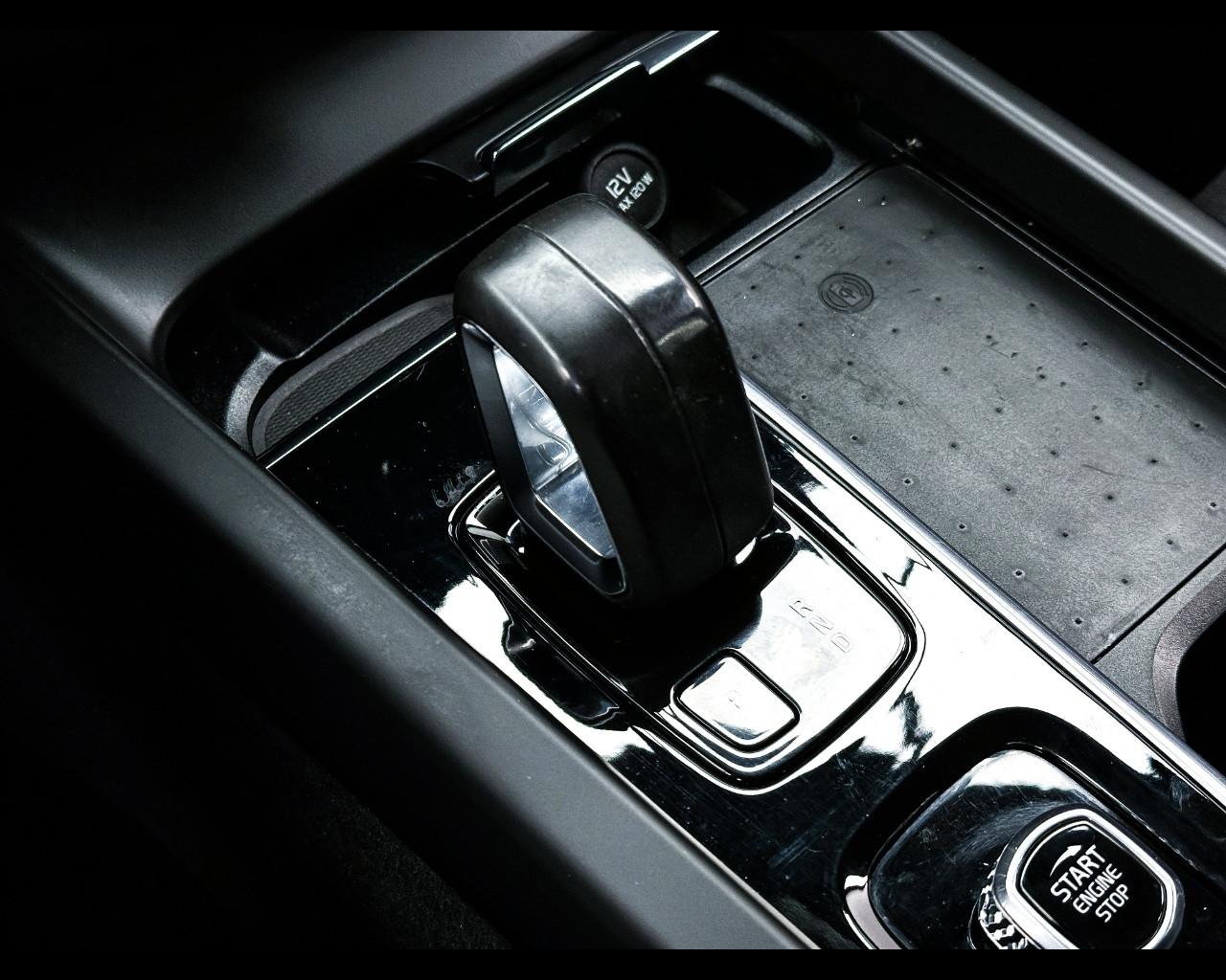 VOLVO XC60 (2017-->) - XC60 T6 Recharge Plug-in Hybrid AWD Inscription Expression