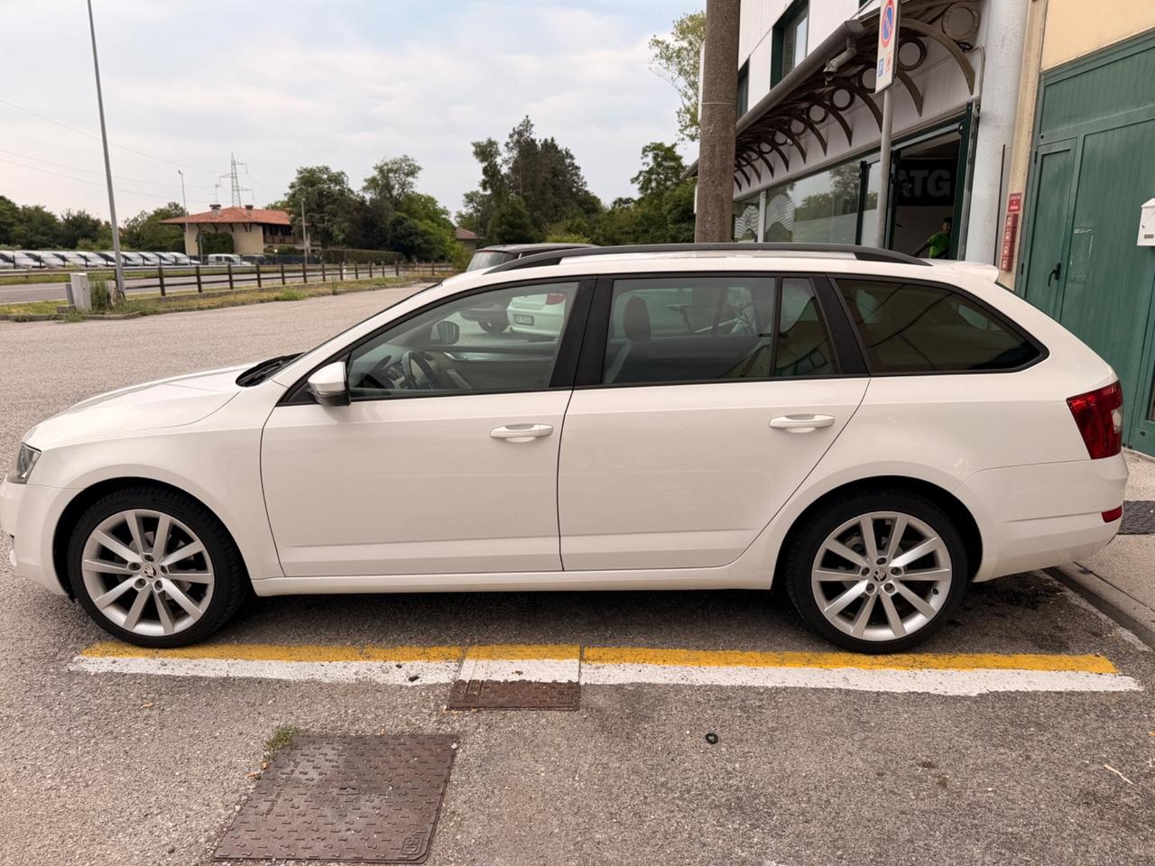 Skoda Octavia 1.6 TDI CR 105 CV DSG Elegance