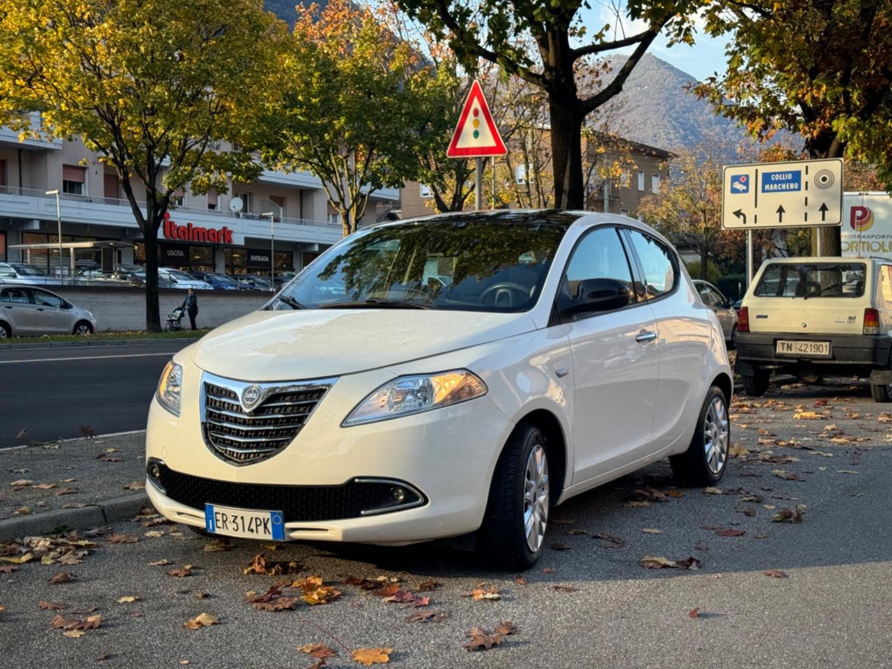 Lancia Ypsilon 1.2 5 porte GPL - TETTO PANORAMICO - NEOPATENTATI