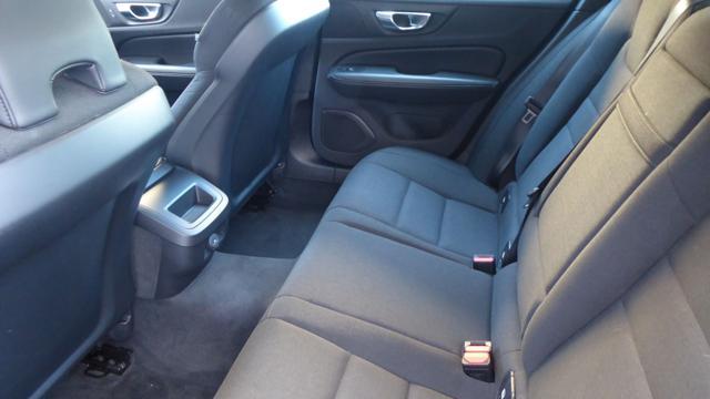 VOLVO V60 B4 (d) Geartronic Momentum Business