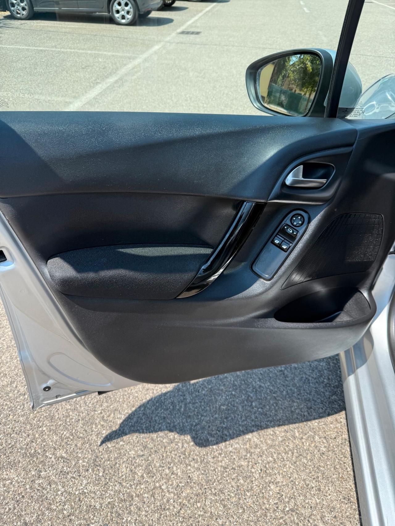Citroen C3 1.2 - NAV. - NEOPATENTATI - 12 MESI DI GARANZIA -