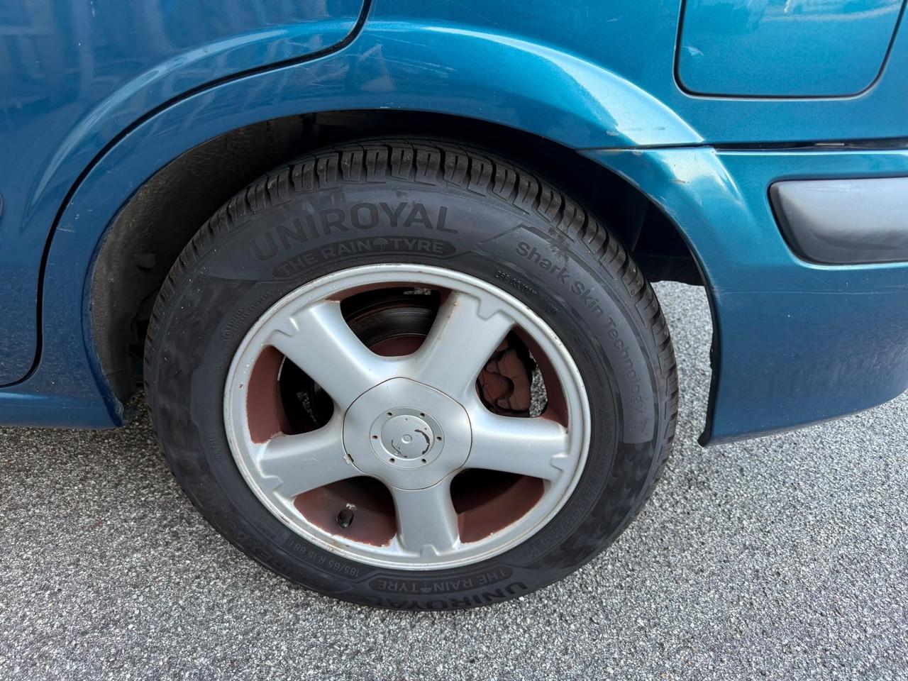 Nissan Almera Tino 1.5 benzina 2002 190.000km