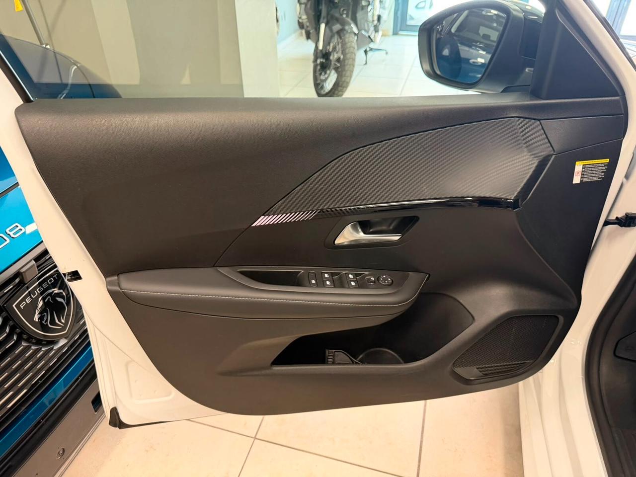 Peugeot 208 Hybrid 100 e-DCS6 Allure a rate da 185 €
