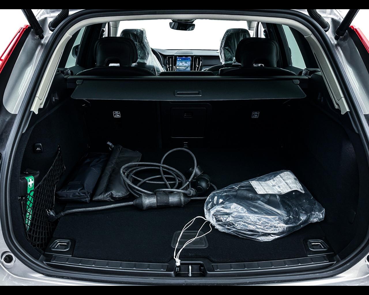 VOLVO XC60 (2017-->) - XC60 T6 Plug-in hybrid AWD automatico Core