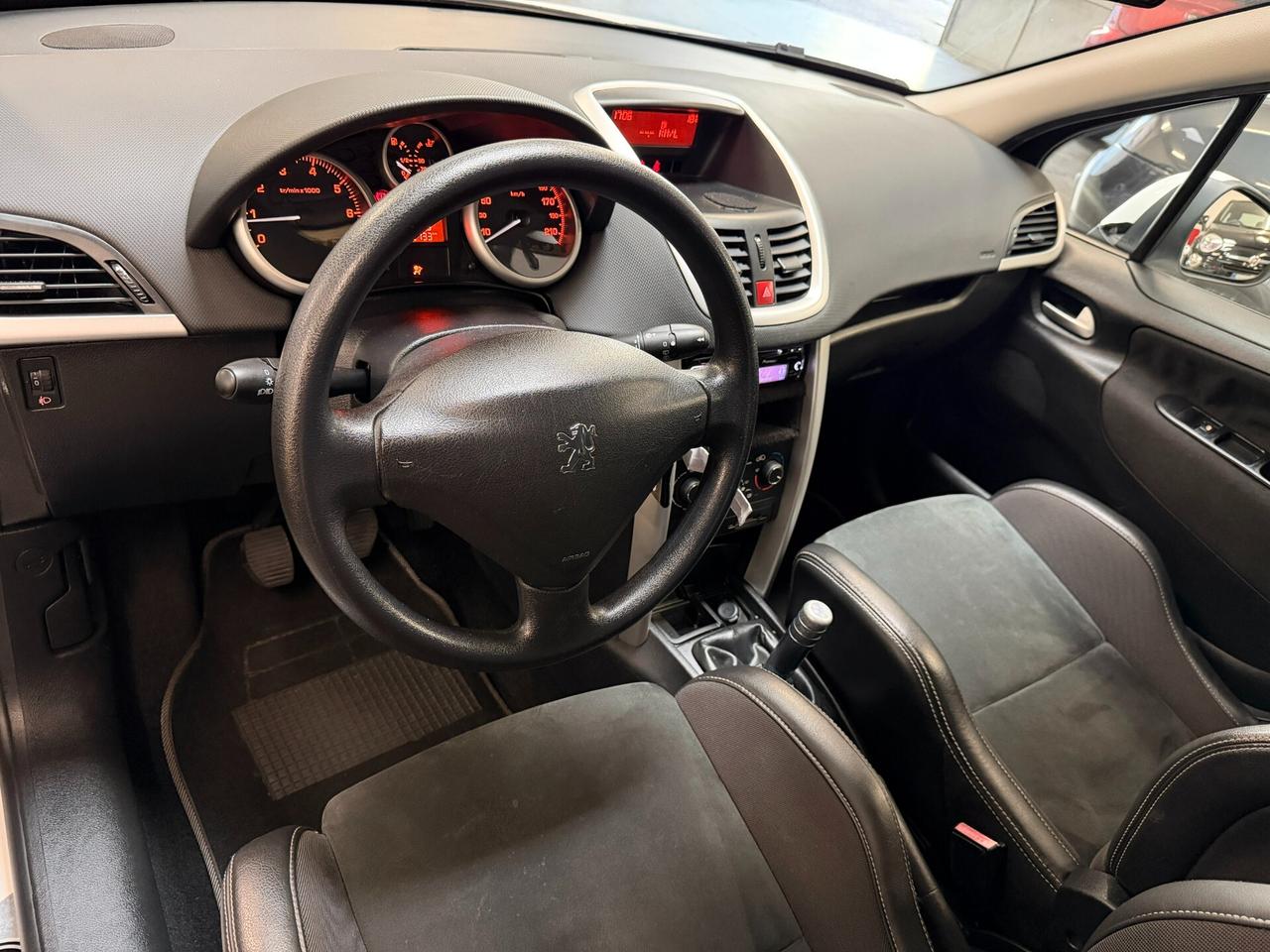 Peugeot 207 1.4 8V 75CV 5p. Active