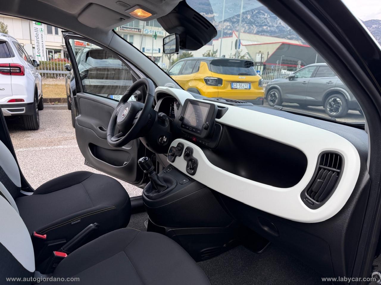 FIAT Panda 1.0 FireFly S&S Hybrid PACK CROSS