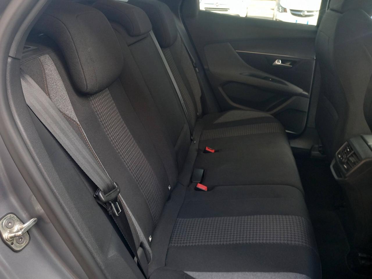 Peugeot 3008 BlueHDi 130 S&S Active KM 88000 NAVI LED SENSORI AUTOMATICA GARANZIA