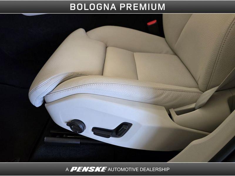 Volvo XC60 B4 (d) automatico Plus Dark