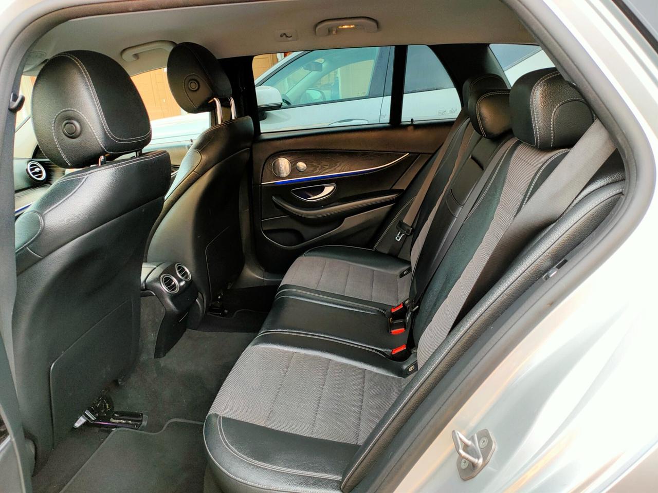 Mercedes-Benz E 220d Auto Premium Plus + Pack AMG