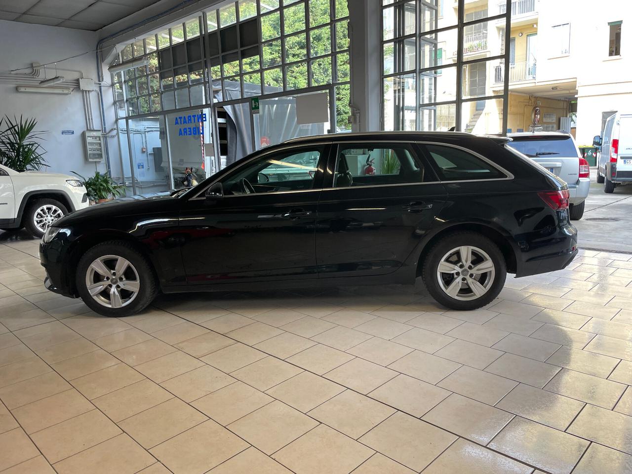 Audi A4 Avant 30 TDI S tronic Design
