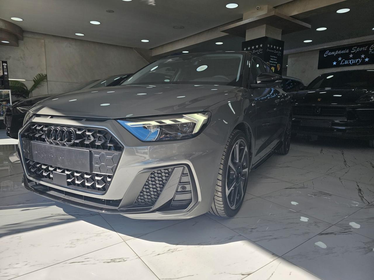 NUOVA AUDI A1 SPORTBACK S-LINE BLACK LINE 30 TFSI 116CV S-TRONIC - PACK LUCI.